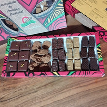 Charger l&#39;image dans la galerie, Boite d&#39;assortiment de chocolat artisanal
